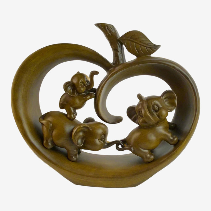 Apple-Heart Baby Elephant Trio Figurine – Warm Wood-Look Family Statue | Home Decor